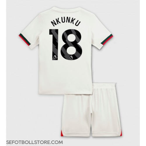 Chelsea Christopher Nkunku #18 Replika babykläder Bortaställ Barn 2025-26 Kortärmad (+ korta byxor)